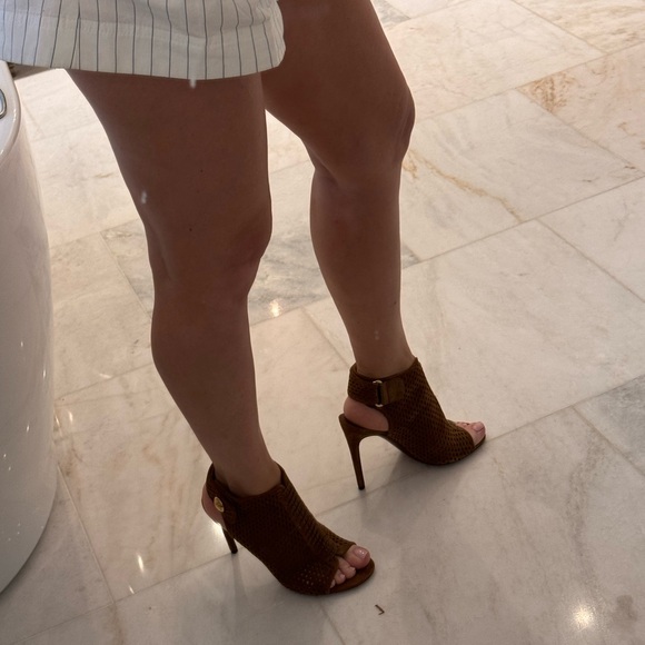 Louis Vuitton perforated leather brown suede booties 38.5 - Picture 4 of 8